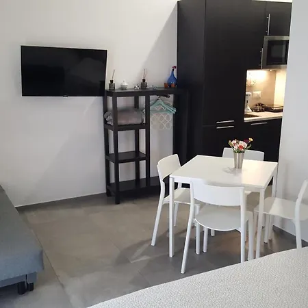 Alyssa House 4* Neapol