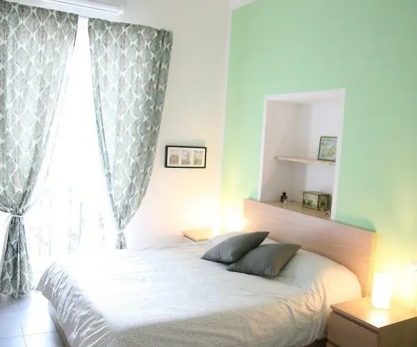 Nocleg ze śniadaniem Alyssa House