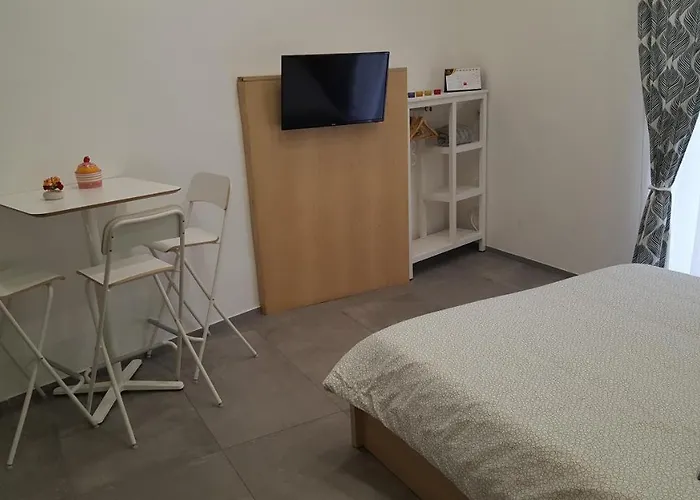 Alyssa House Nocleg ze śniadaniem 4*